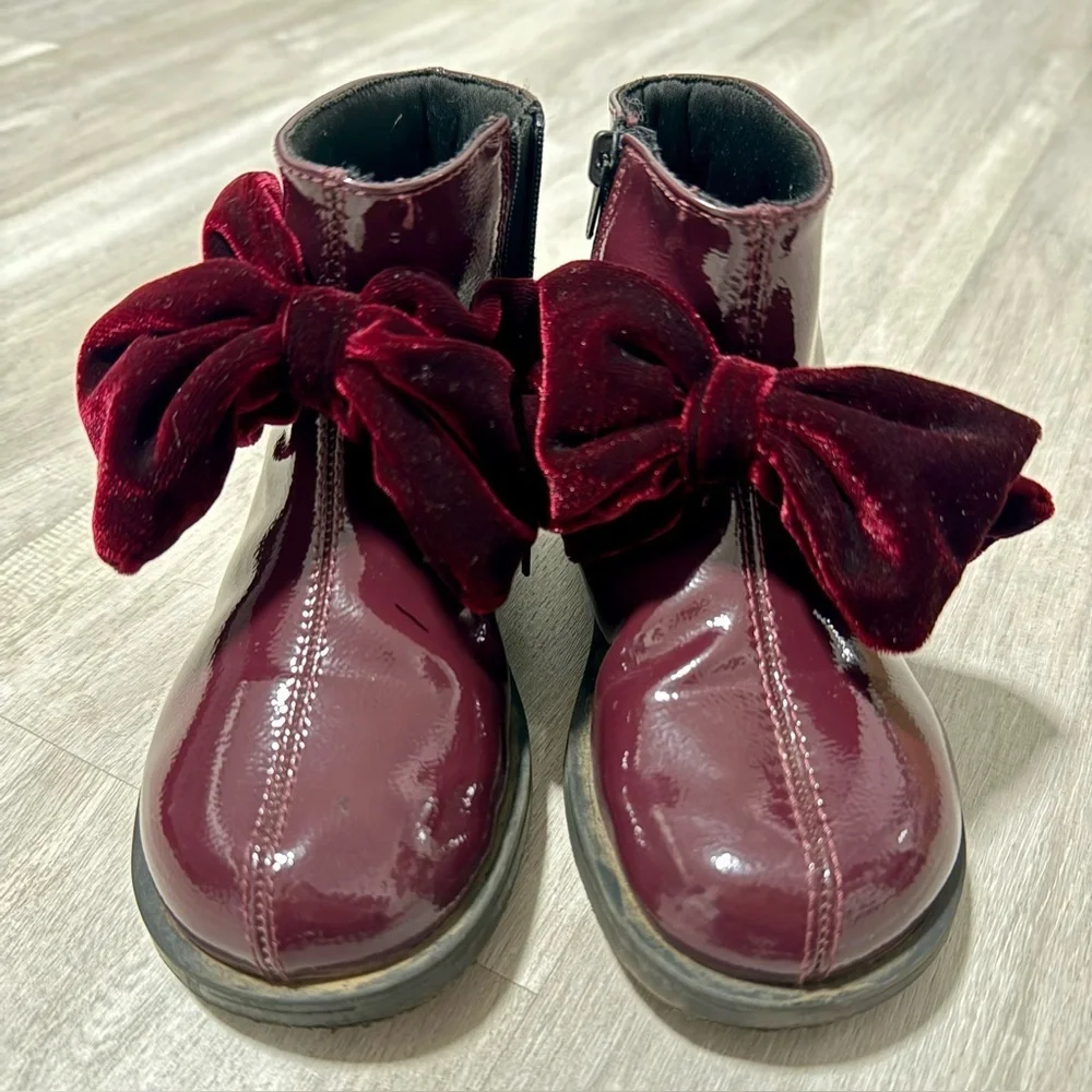 Zara kids  Ankle boots with a patent finish and bow burgundy sz 27 us 9.5